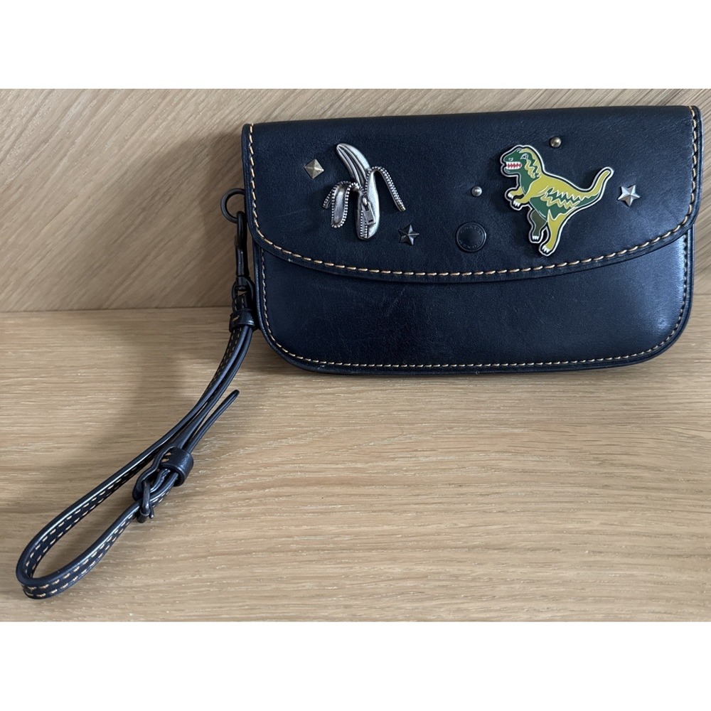 COACH REXY & BANANA PEWTER/BLACK GLOVETANNED LEATHER WRISTLET 58816